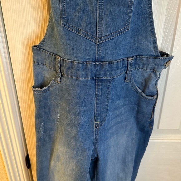 💜3/$15 I & M Jeans overall jeans size small - Picture 3 of 10